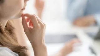 ギスギスした職場に限界を感じている人へ｜人間関係のストレスを減らす5つの対処法と“逃げてもいい”判断軸