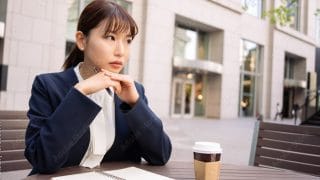 他人と比べて苦しい時の心を軽くする方法｜前向きに働く思考法